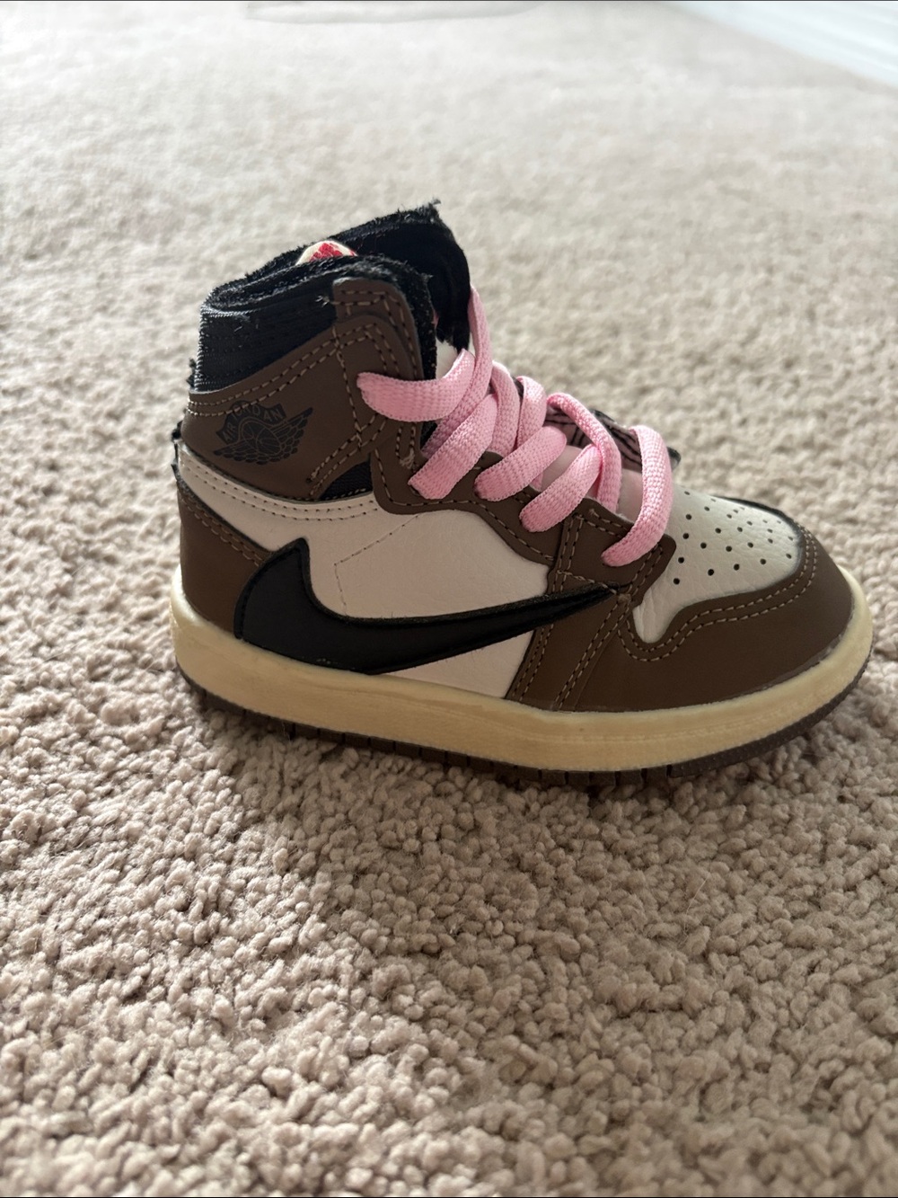 Single Travis Scott Jordan 1 high